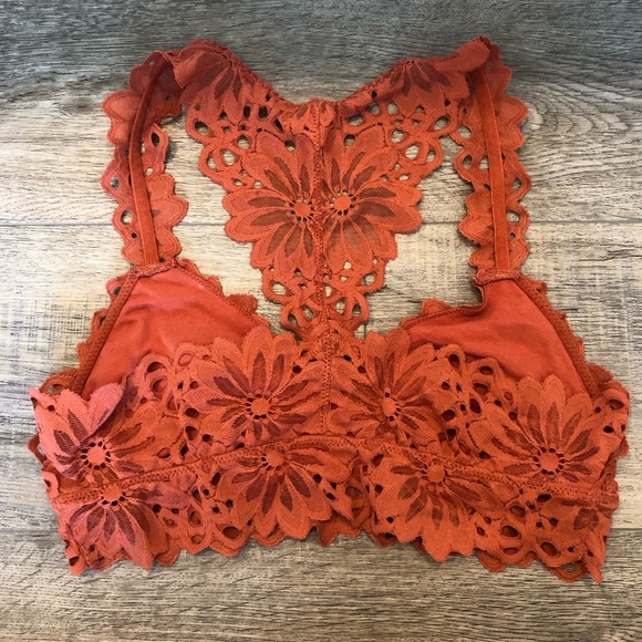 Like New Medium Aerie Bralette Bundle - Picture 3 of 10